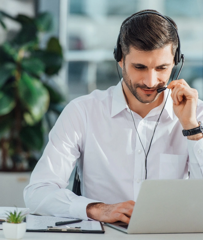 Certified Romanian Document Translation Image